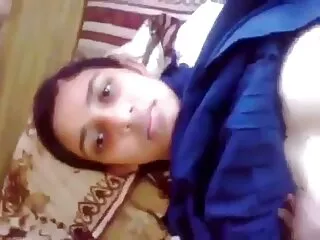 MILF ladyboy მშვენივრად გამოიყურება ამ ვახშმის პაემანზე