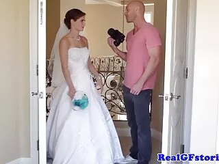 სექსუალური შავგვრემანი babe Riley Reid deepthroats Logan Pierce hard cock