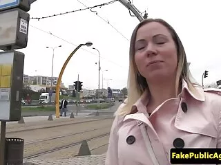 Girl-On-Girl ჩოგბურთი 2 გამდნარი მოზარდი თამაშობს მეტს, ვიდრე ჩოგბურთი.