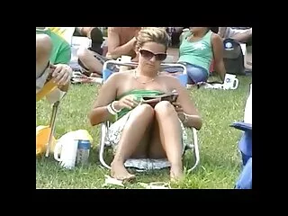 მამაკაცს მოსწონს MILF- ის ხიბლი და აანალიზებს მას სუფთა ჰაერზე